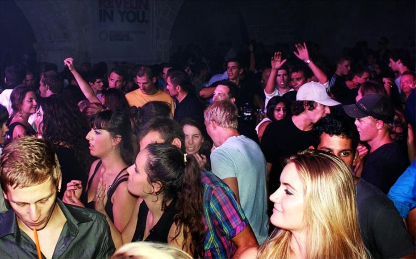 Alexandra Stan Revelin 0