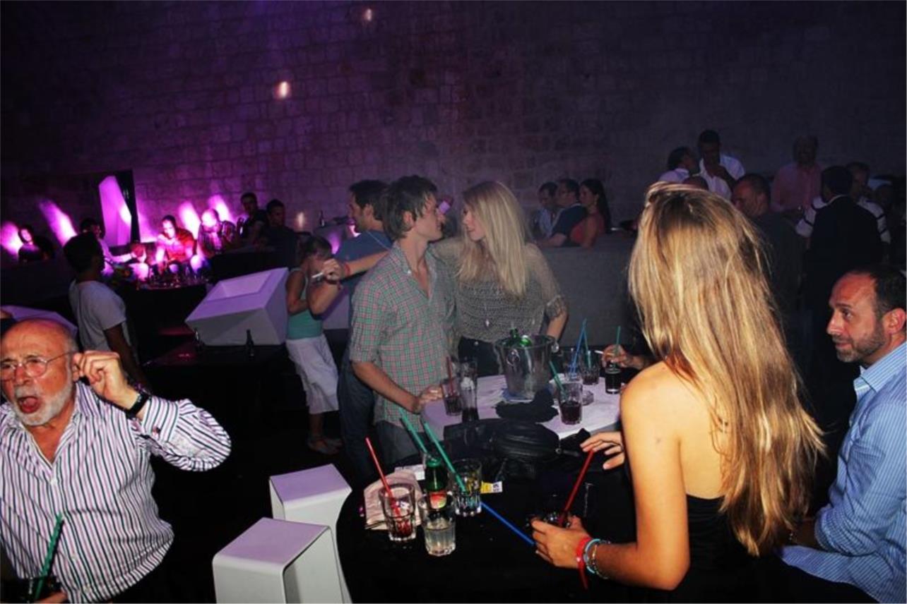 Alexandra Stan Revelin 0