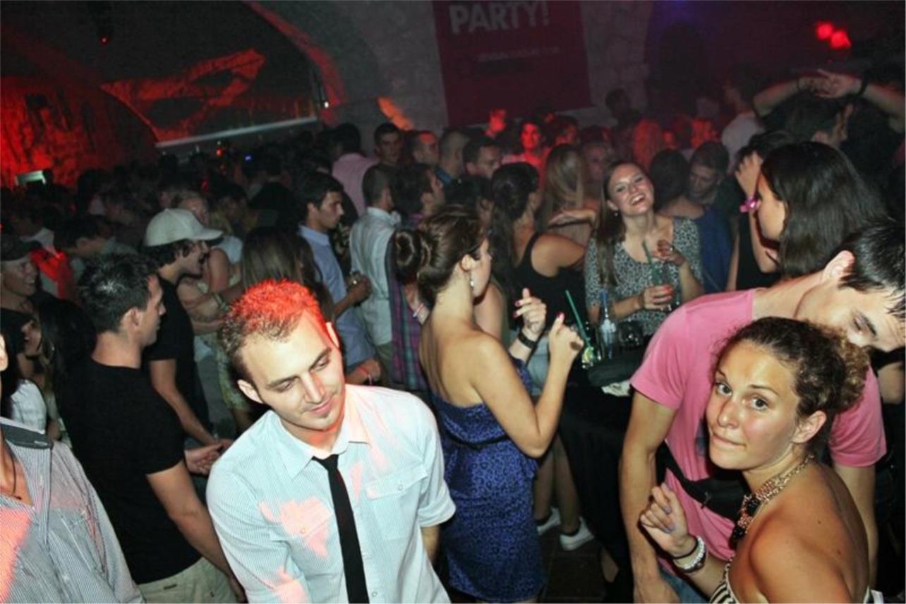 Alexandra Stan Revelin 0