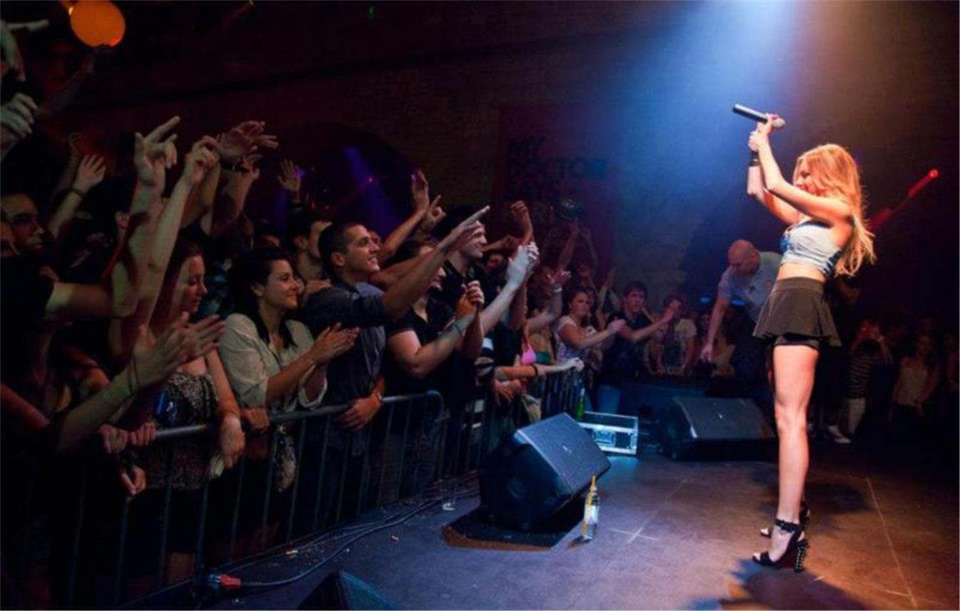 Alexandra Stan 0