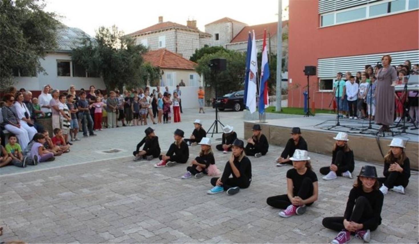 Ministar Jovanović u obilasku OŠ Marina Držića 0