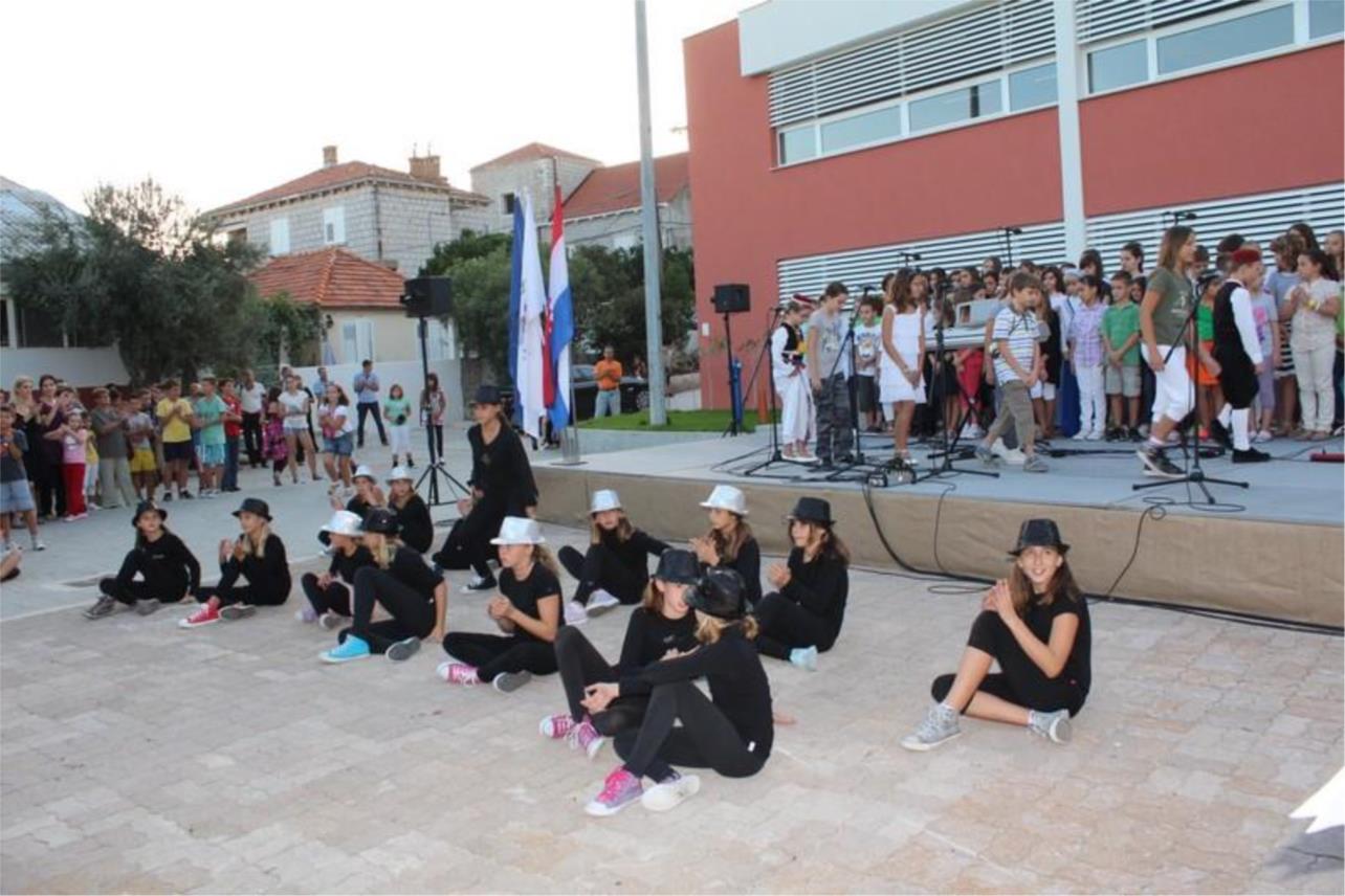 Ministar Jovanović u obilasku OŠ Marina Držića 0