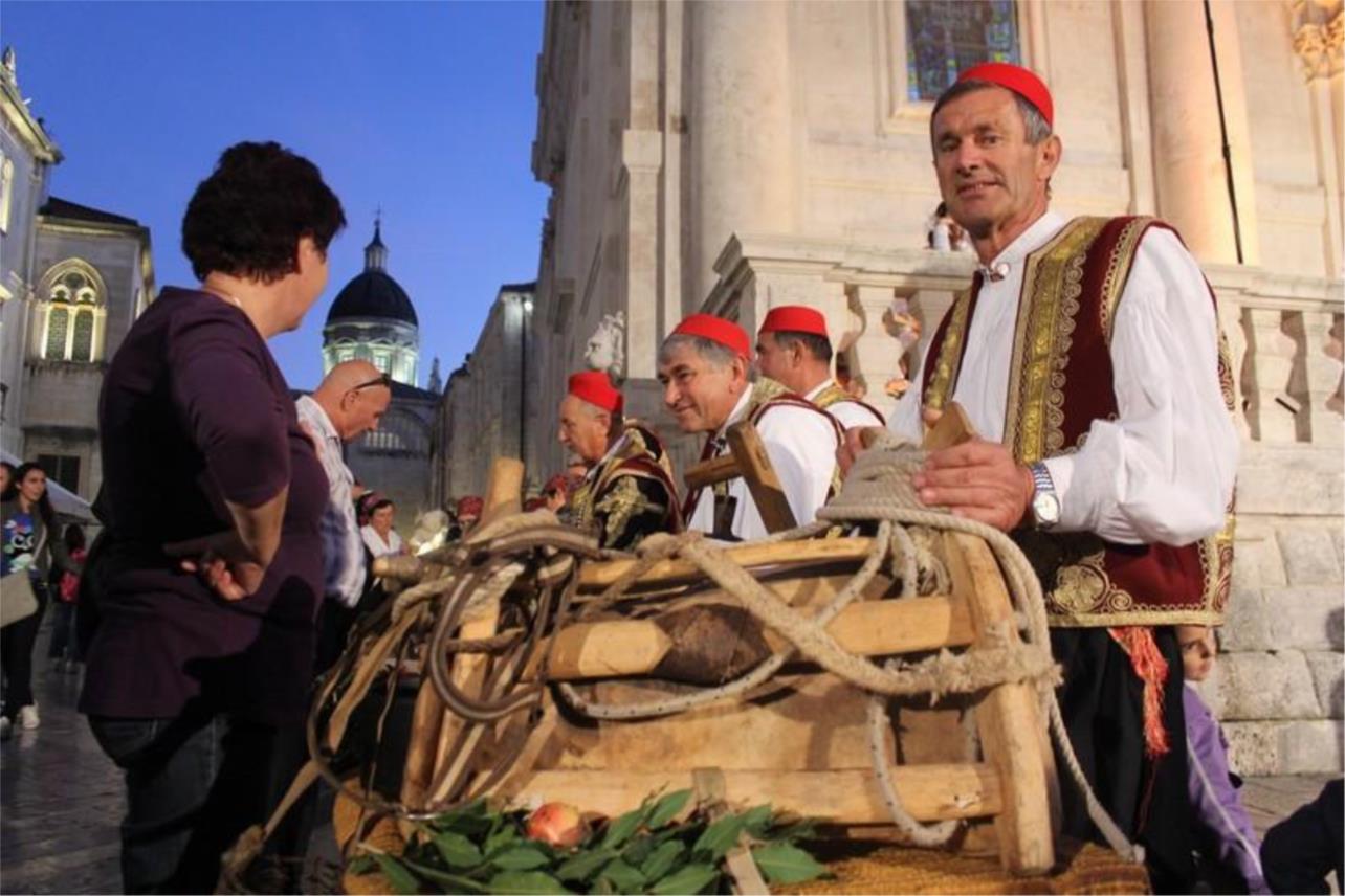 TRAGOM BAŠTINE I OBIČAJA DUBROVAČKO-NERETVANSKE ŽUPANIJE 0