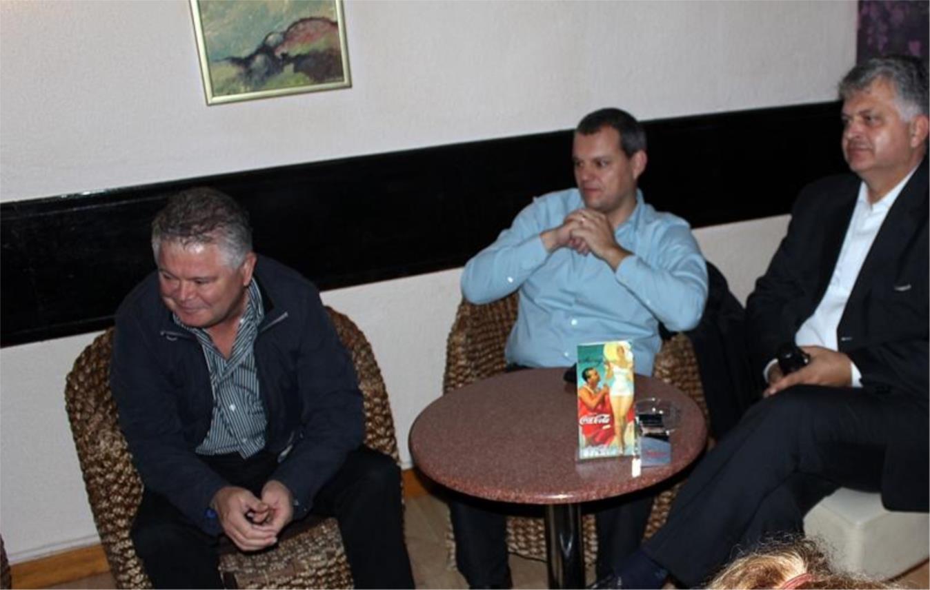 Kolegij u kafiću 0