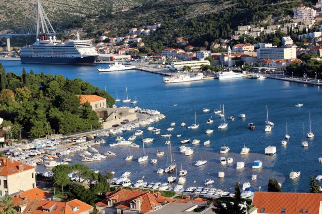 Pukla cijev, Gruški akvatorij 0