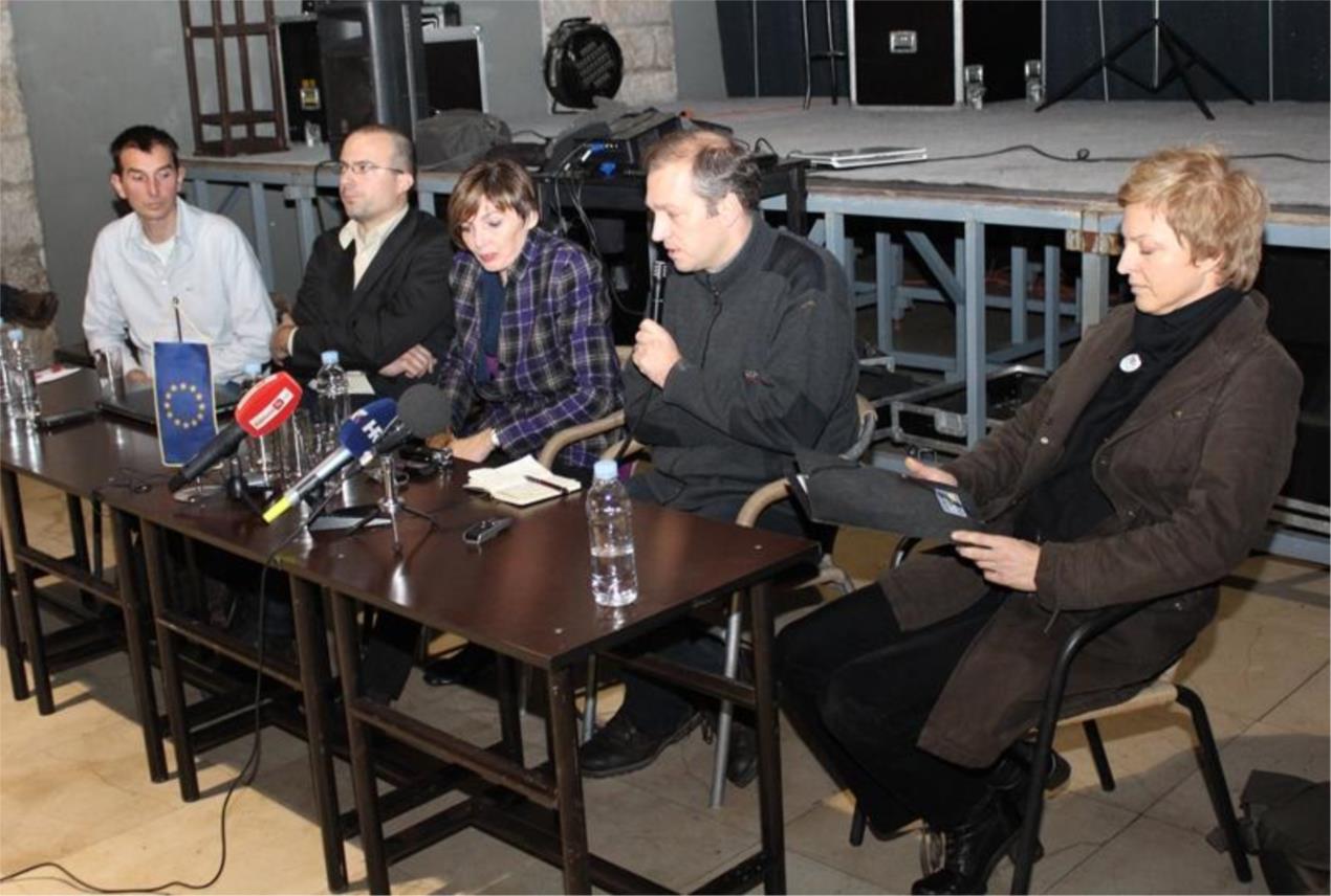 Okrugli stol Srđ je naš 01122012 0