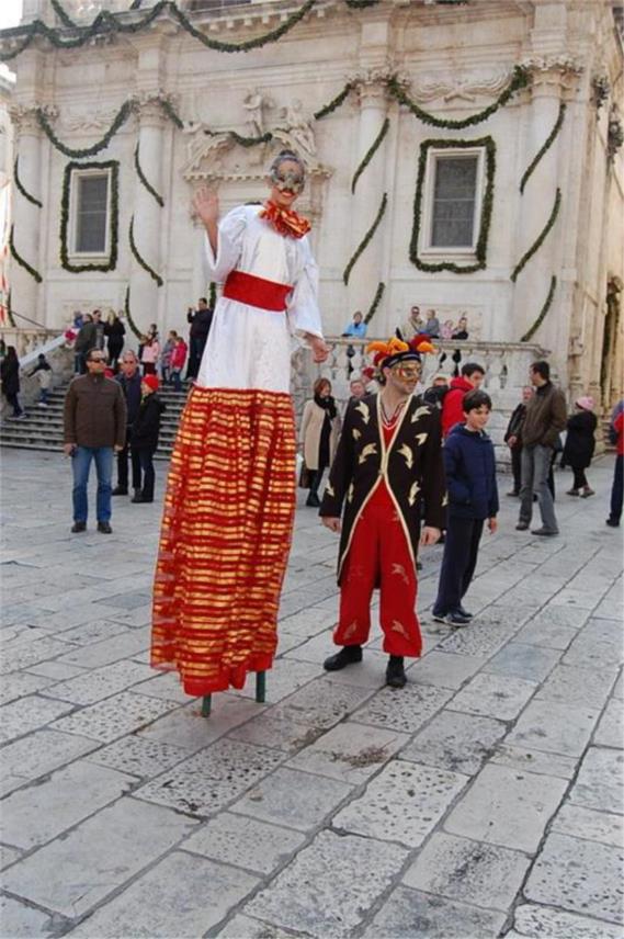 Albanski cirkus 0