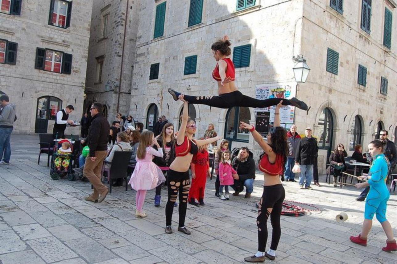 Albanski cirkus 0