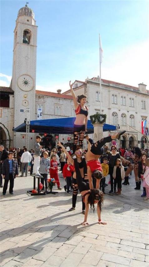Albanski cirkus 0