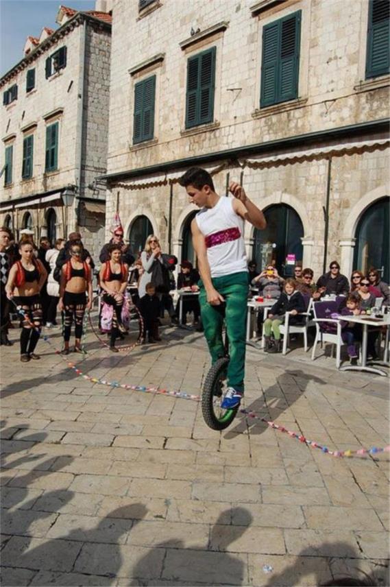 Albanski cirkus 0