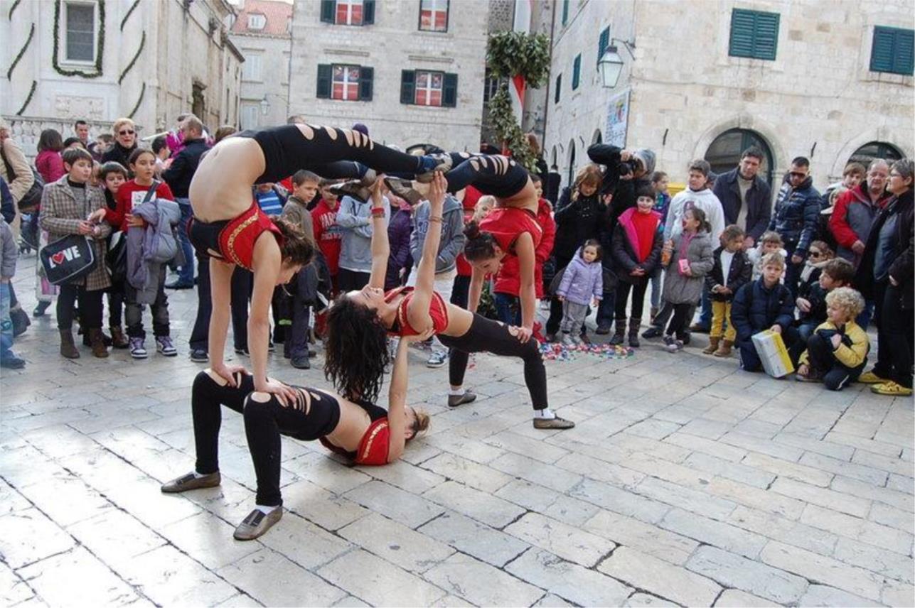 Albanski cirkus 0