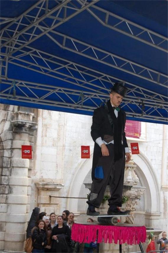 Albanski cirkus 0