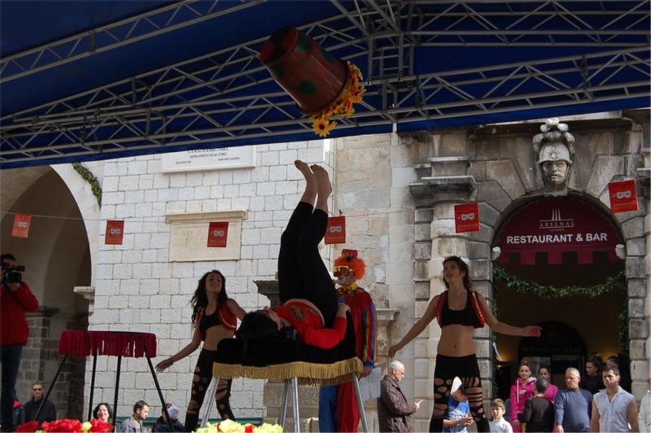 Albanski cirkus 0