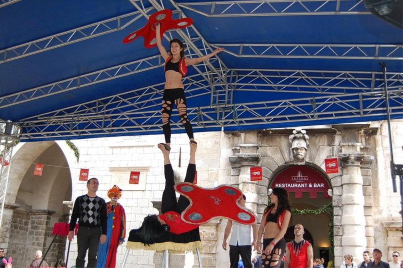 Albanski cirkus 0