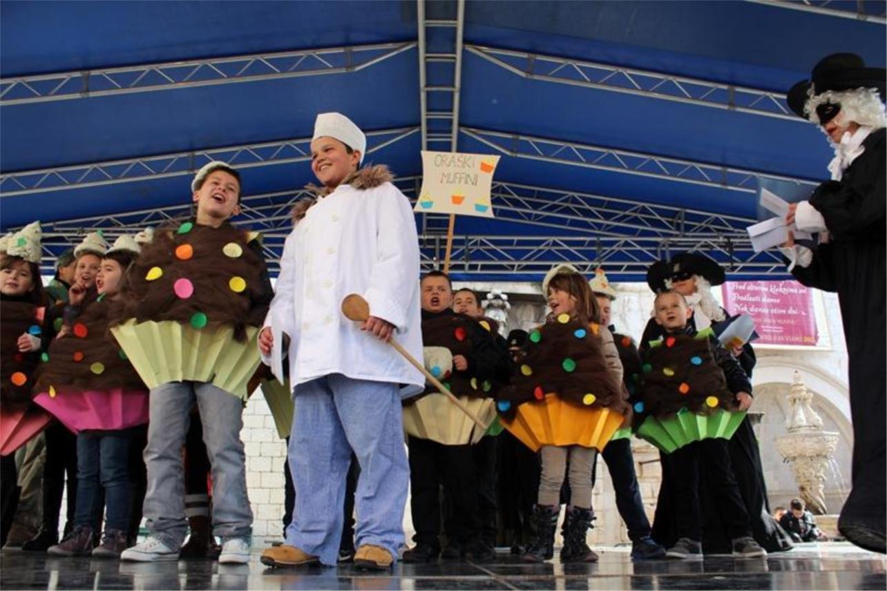 Maškarani školski dana učenici od prvog do četvrtog 0
