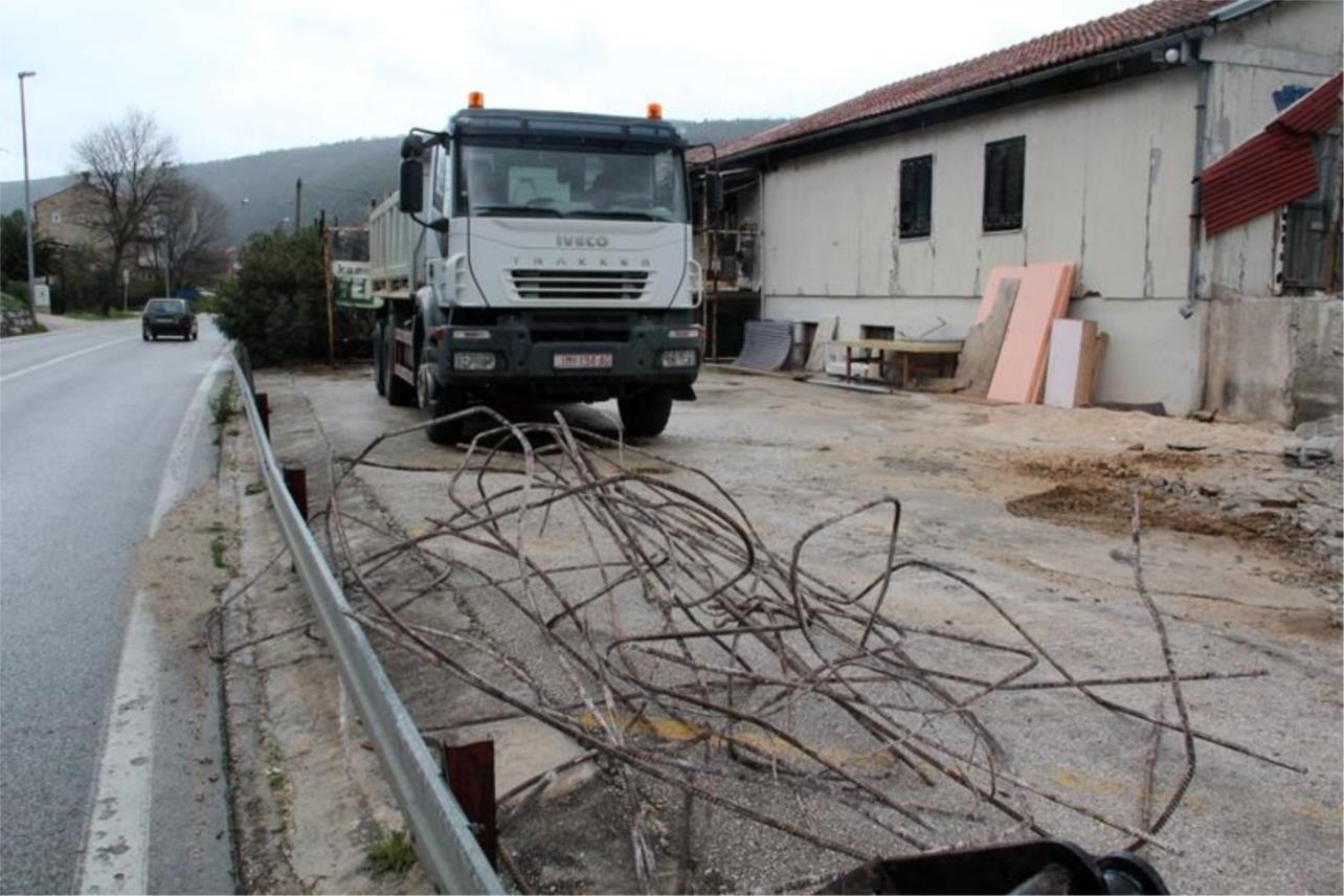 Rušenje Komolac 0