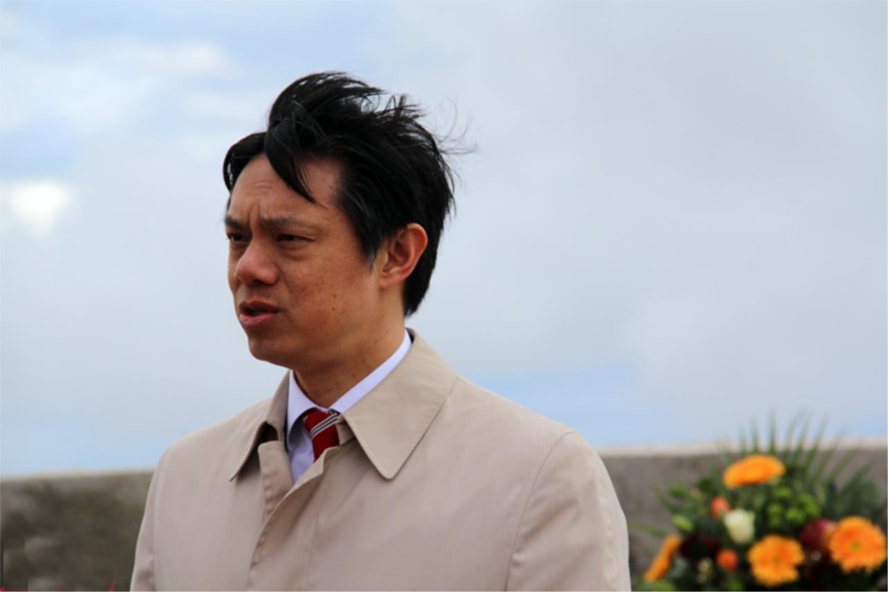 lEE