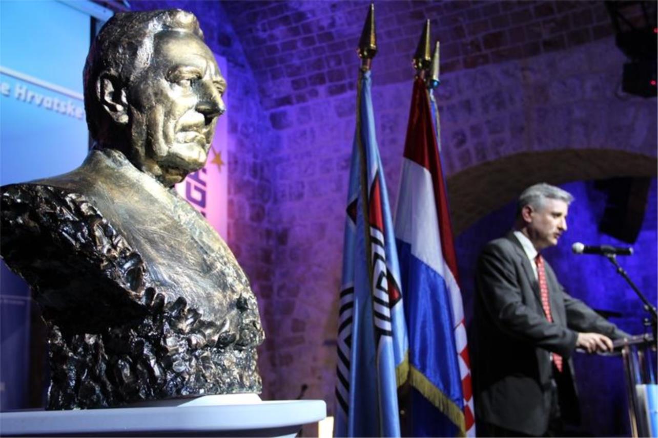 HDZ Revelin  0