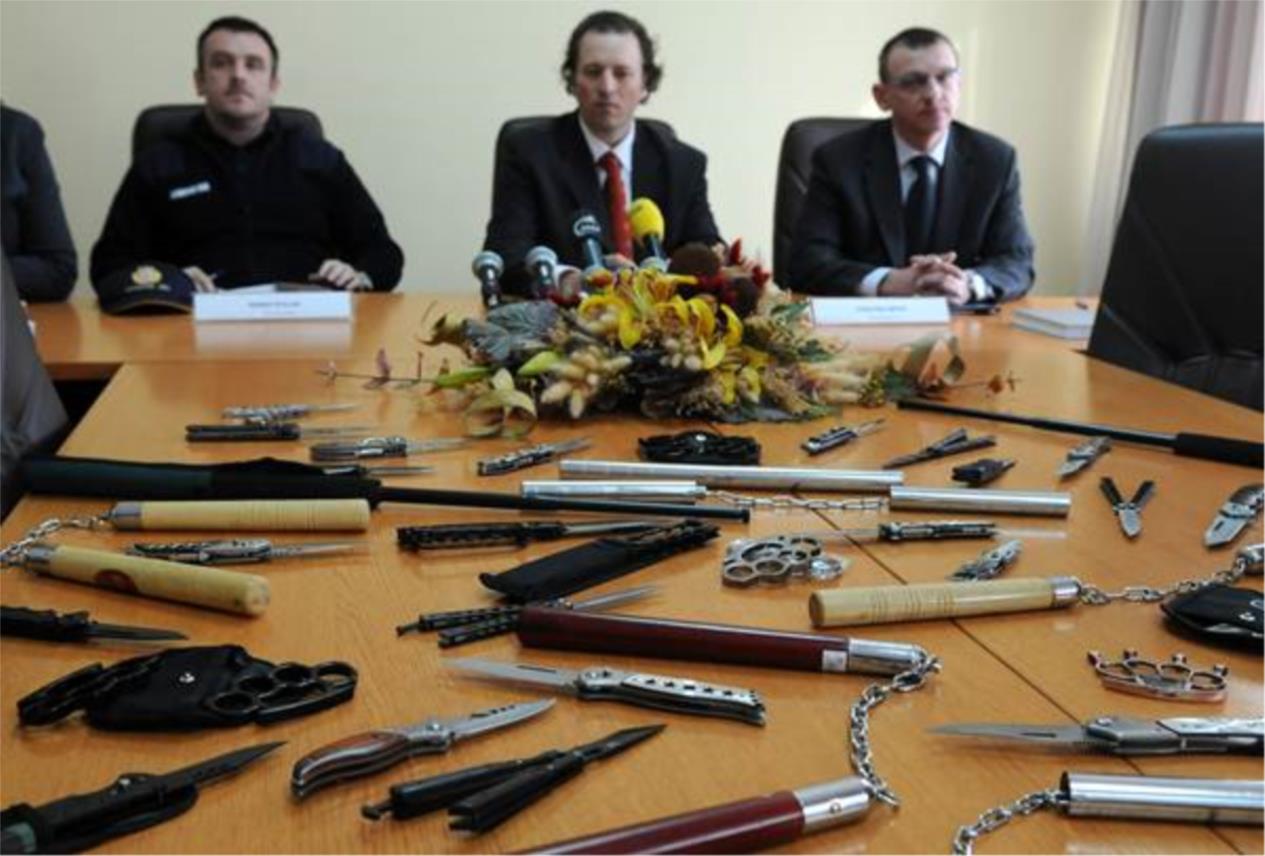 kinez_preprodavac_hladno_oruzje.jpg