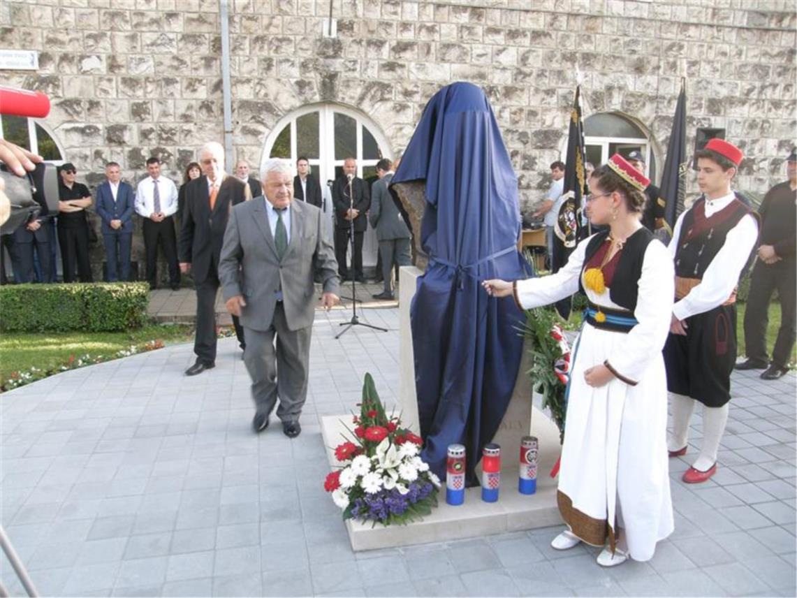 Spomenik generalu Janku Bobetku 0