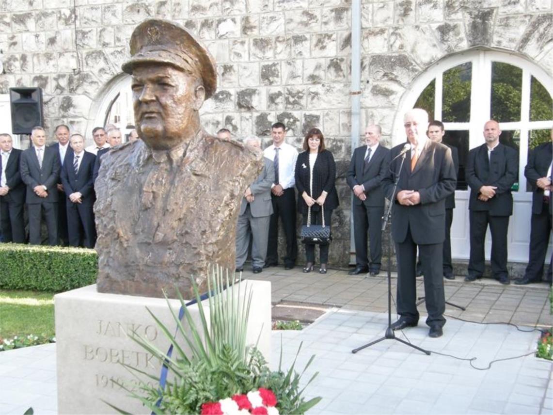 Spomenik generalu Janku Bobetku 0