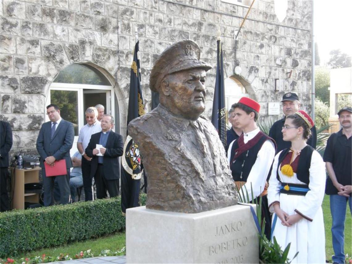 Spomenik generalu Janku Bobetku 0