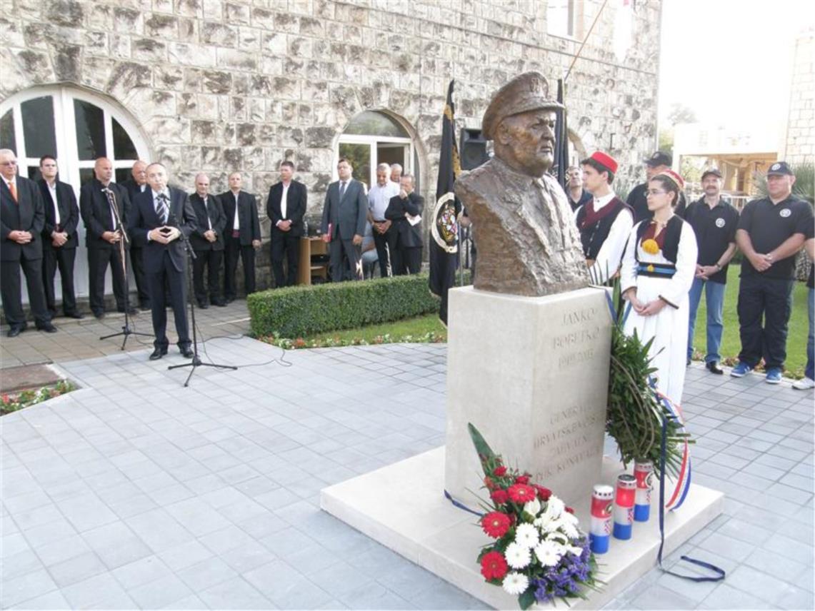 Spomenik generalu Janku Bobetku 0