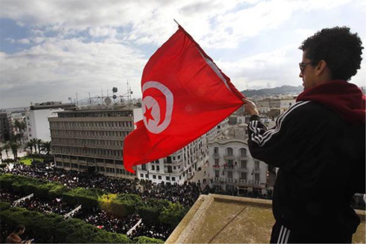 tunis_prosvjedi_zastava_pogled.jpg