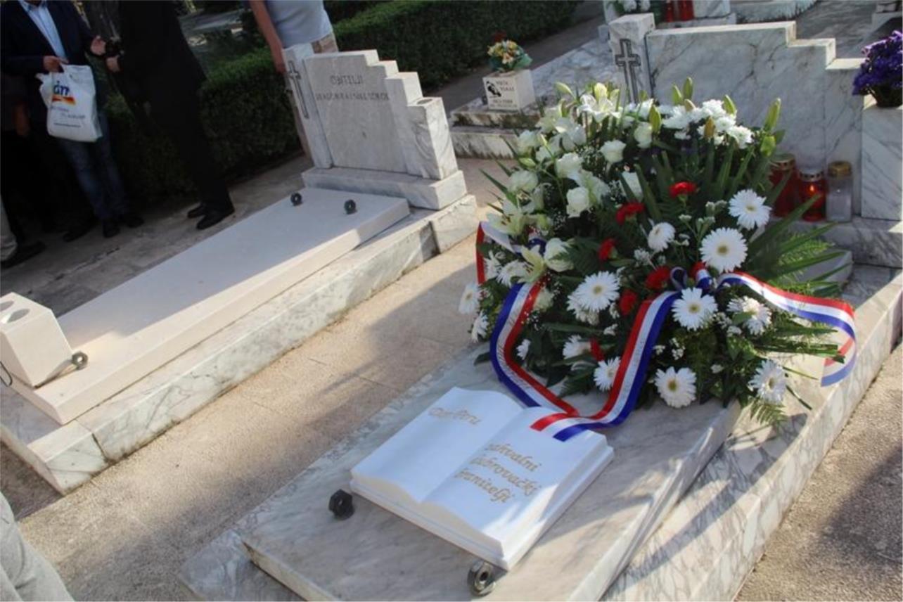 Otkrivanje spomen ploče donPeru Vuletiću 0