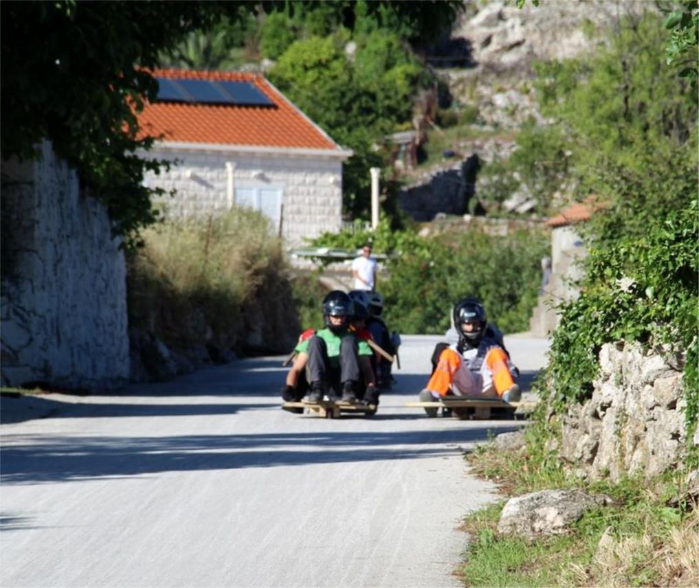 Utrka karićima u Orašcu 0