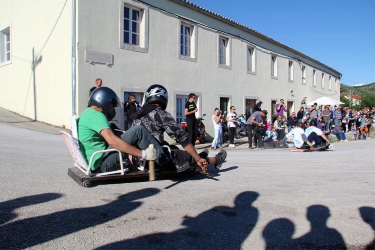 Utrka karićima u Orašcu 0