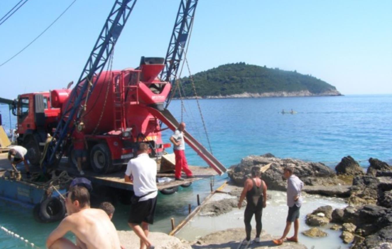 Betoniranje pokraj plaže Banje