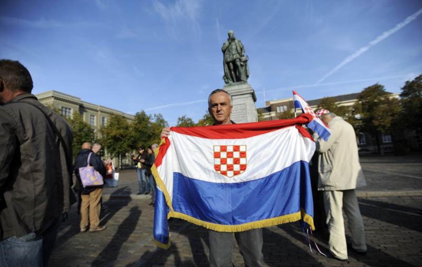 Hrvati prosvjeduju u Haagu