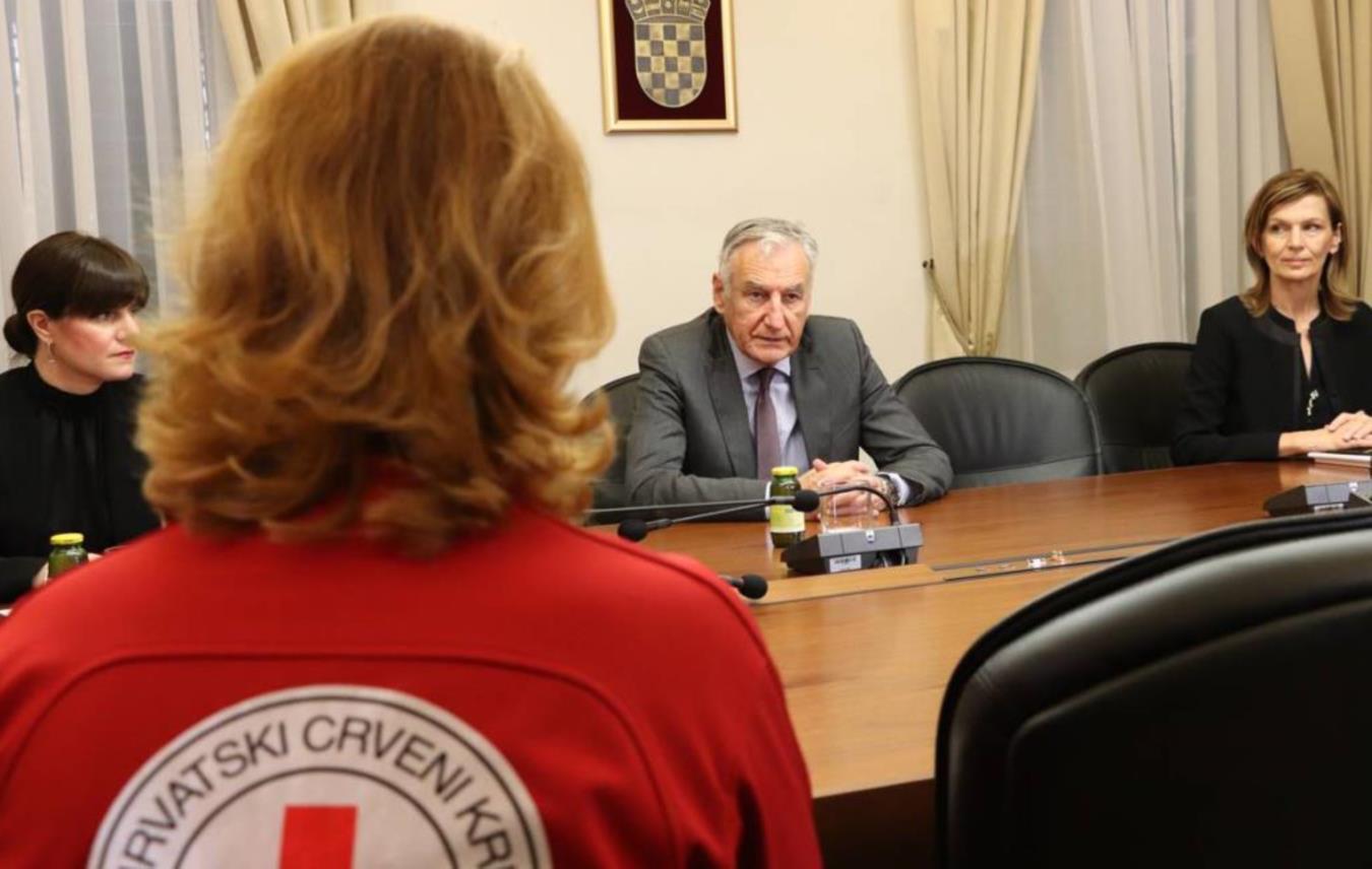 Župan Dobroslavić sa zamjenicom Marević i pročelnicom Dadić primio predstavnike Crvenog križa s područja Dubrovačko-neretvanske županije 
