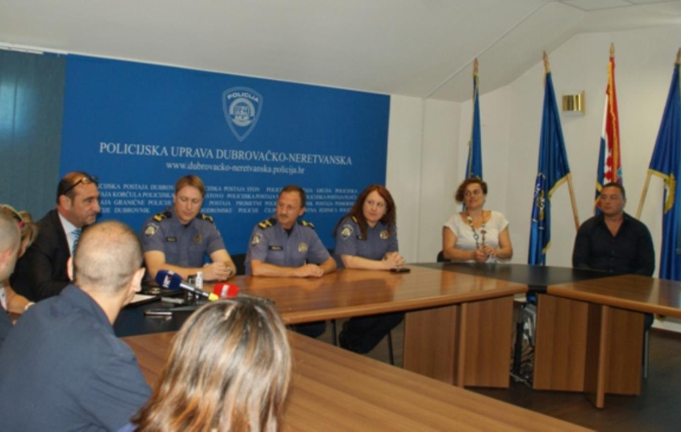 policija