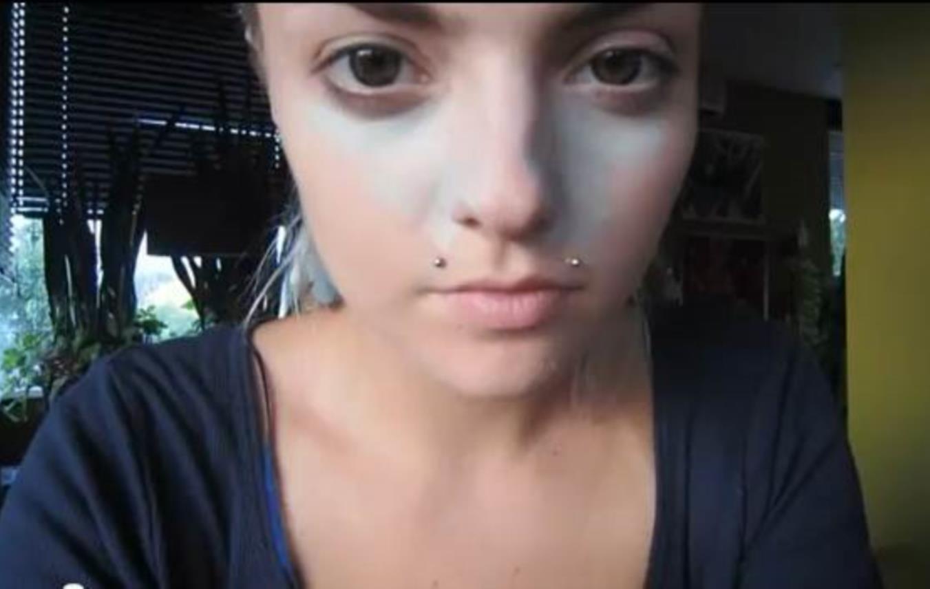 Ella Dvornik na YouTubeu