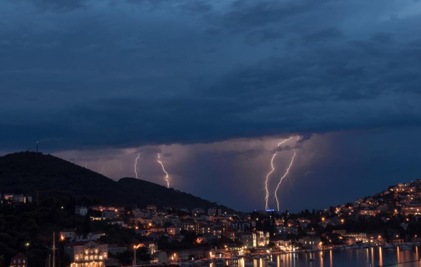 Munje nad Lapadom