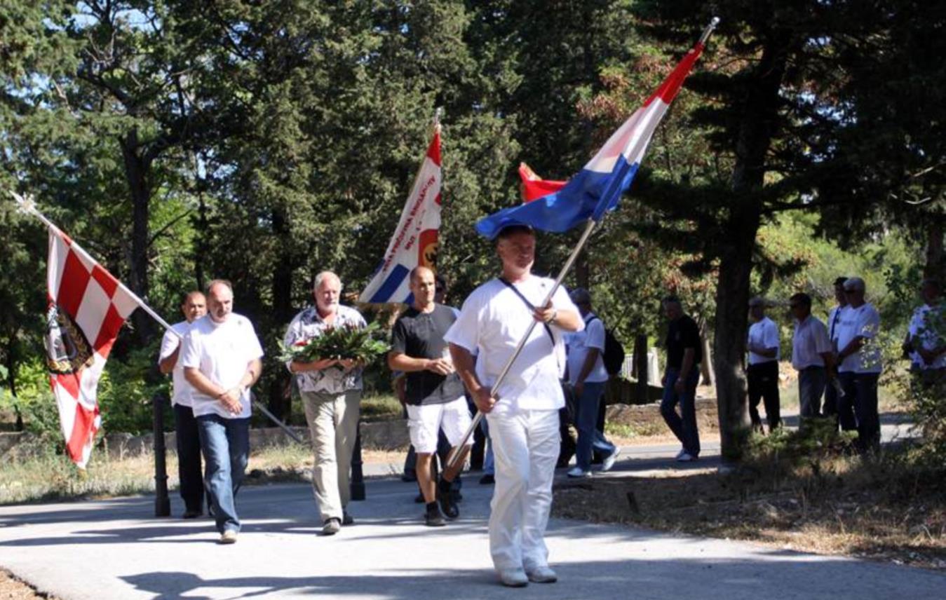 Polaganje vijenaca na Bosanci