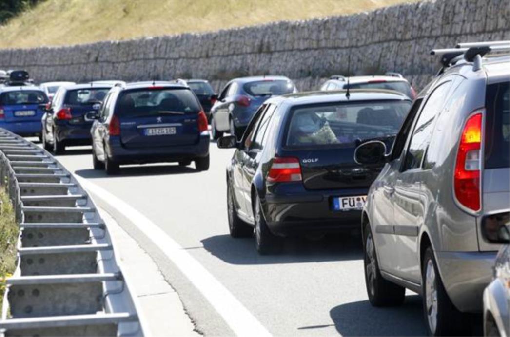 KILOMETARSKE GUŽVE: Na GP Metković čeka se po pola sata