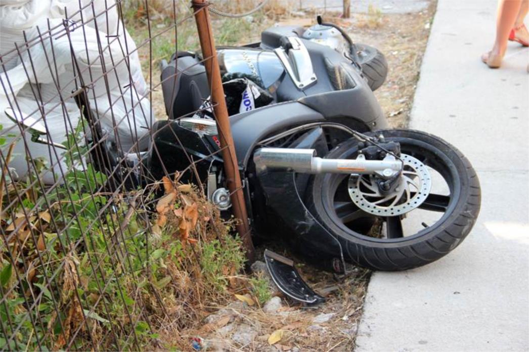 SUDAR AUTOMOBILA I MOTOCIKLA U DUBROVNIKU: Ozlijeđen motociklist žurno prevezen u OB Dubrovnik (FOTOGALERIJA)