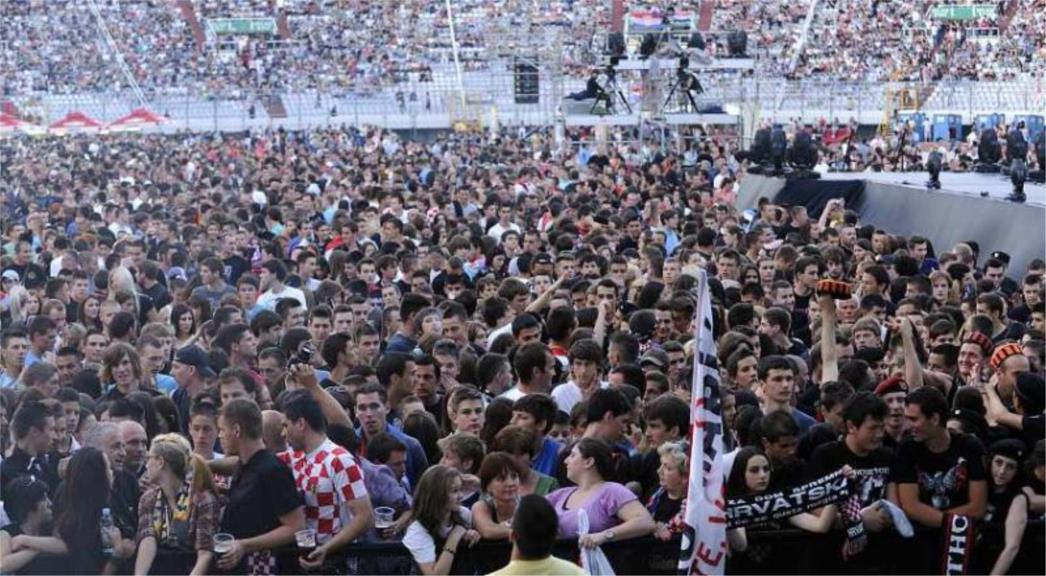 SPEKTAKL U SPLITU: Više od 50.000 obožavatelja na Thompsonovom koncertu (FOTO)