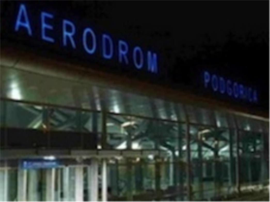  Na zračnoj luci u Podgorici zarobljeno 1.500 putnika 