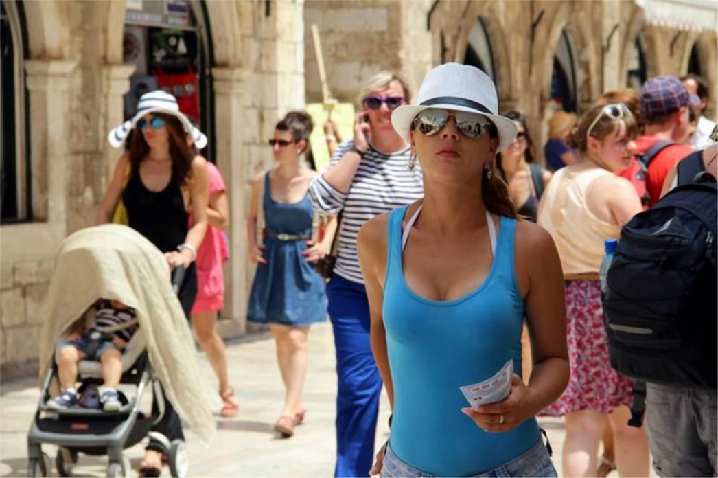 LJEPOTICE  NA STRADUNU: Tko bi im odolio (FOTOGALERIJA)