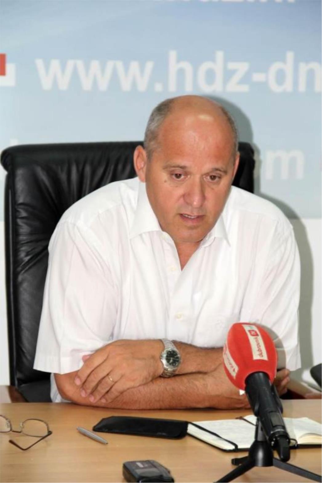 BAČIĆ I DOBROSLAVIĆ UPITALI VLADU: Gdje je morska granica između Hrvatske i Crne Gore koja želi u 'našem' podmorju tražiti naftu?!