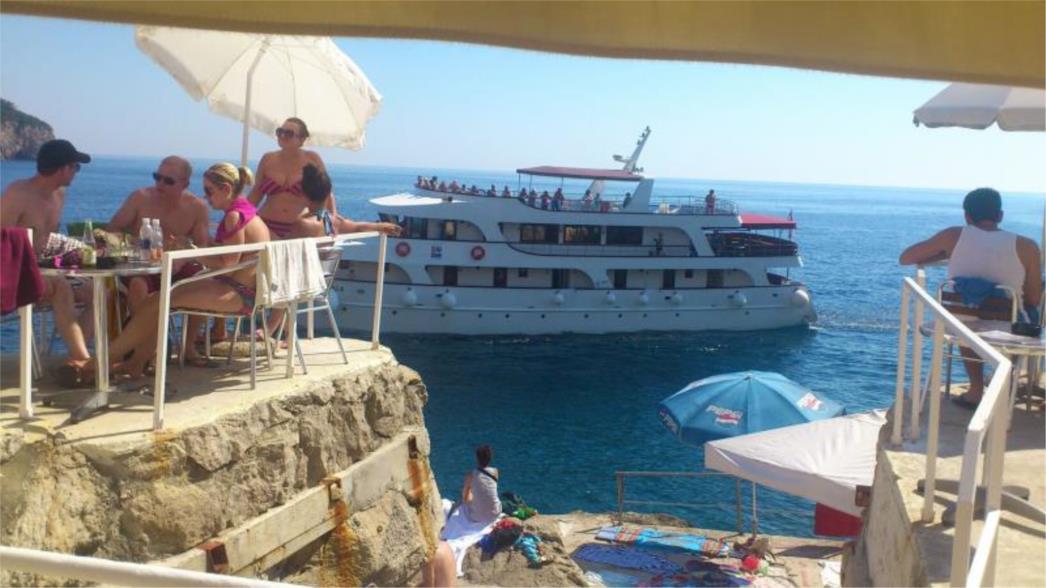 S JAHTOM NA PLAŽU: Nesvakidašnja bezobzirnost u Dubrovniku