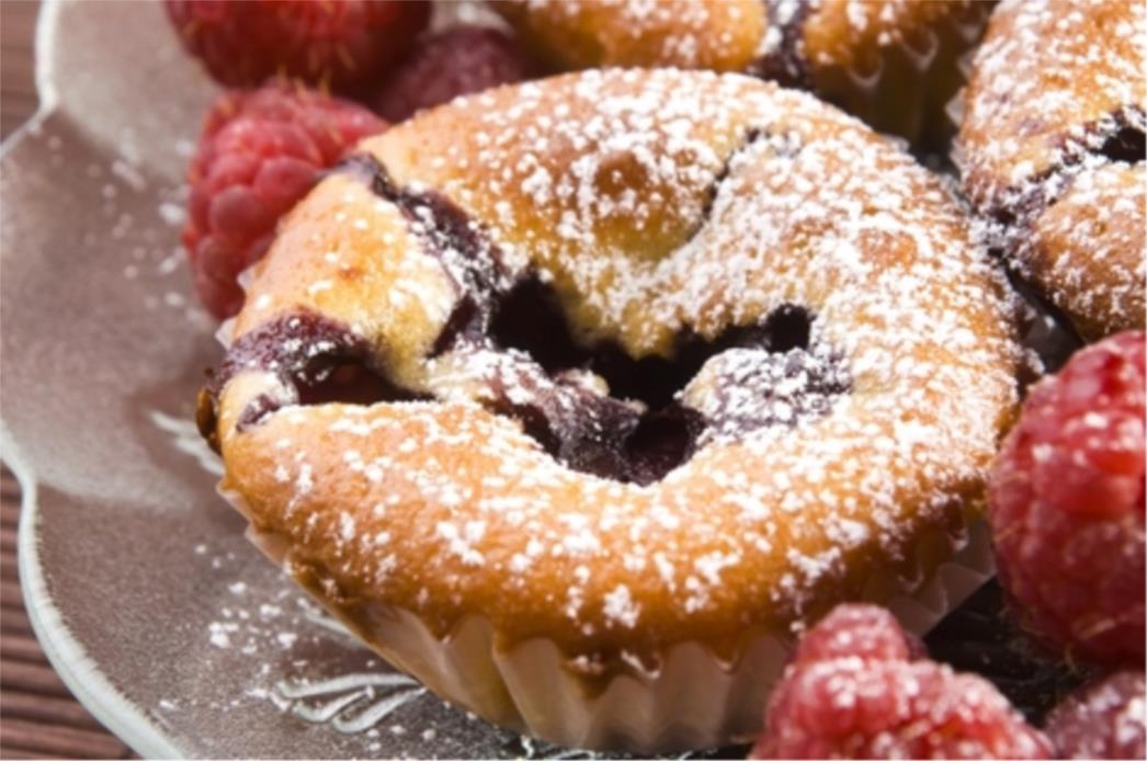RECEPT DANA: Muffini s malinama