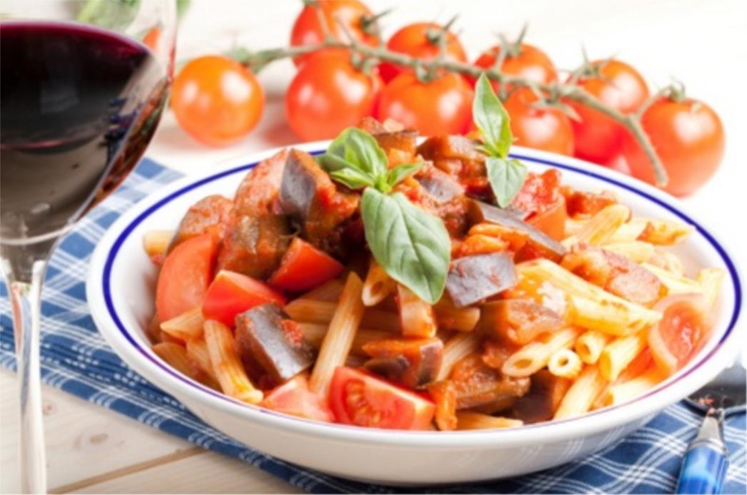 RECEPT DANA: Makaroni s patlidžanima i rajčicom
