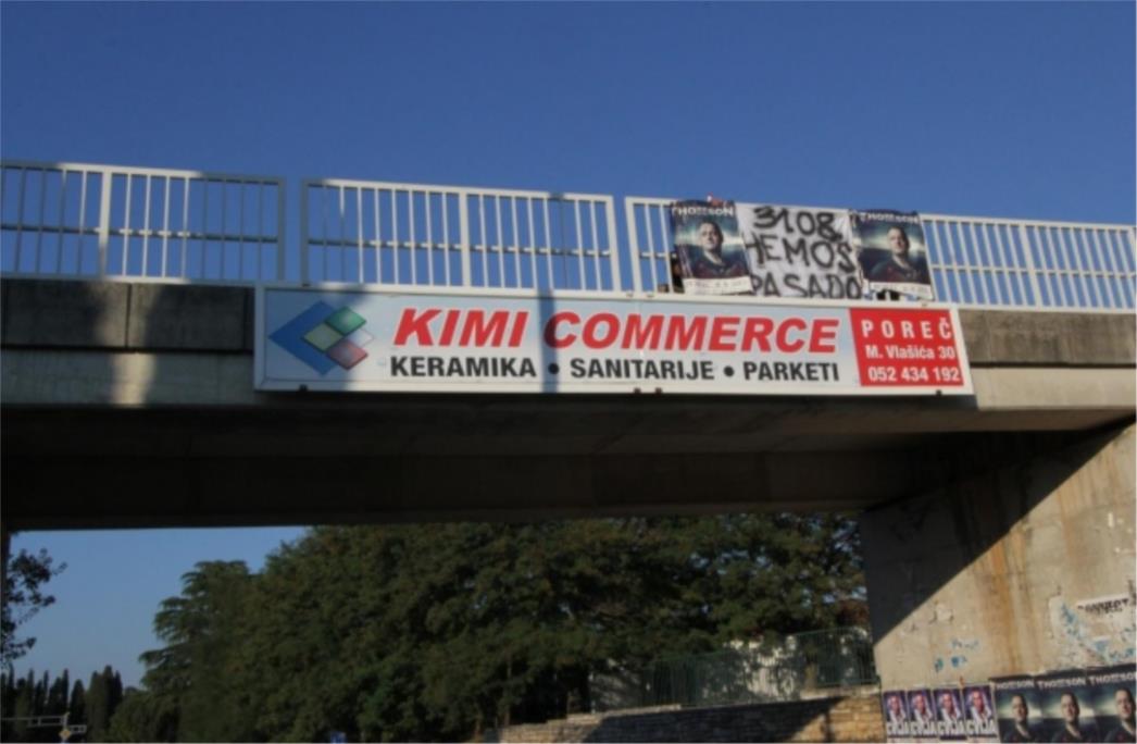 EVO TKO SE KRIJE IZA GRAĐANSKE AKCIJE: Rođak Save Štrbca kukavički izvjesio plakat protiv Thompsona u Poreču