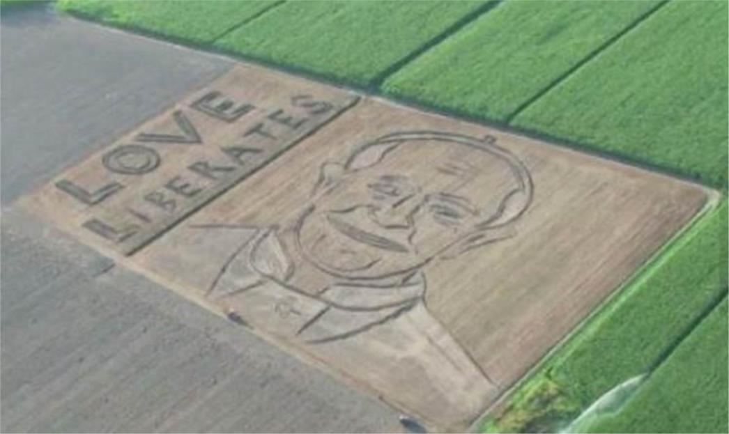 VJEROVALI ILI NE: Divovski portret pape Franje napravljen u polju!