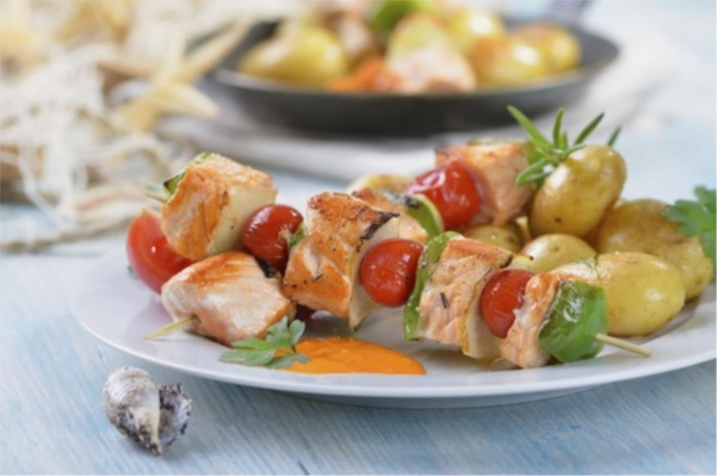 RECEPT DANA: Ražnjići s cherry rajčicama i lososom 
